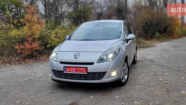 Серый Рено Гранд Сценик, объемом двигателя 2 л и пробегом 248 тыс. км за 8650 $, фото 7 на Automoto.ua