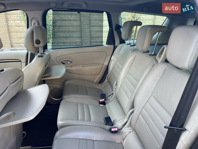 Серый Рено Гранд Сценик, объемом двигателя 1.5 л и пробегом 300 тыс. км за 5999 $, фото 64 на Automoto.ua