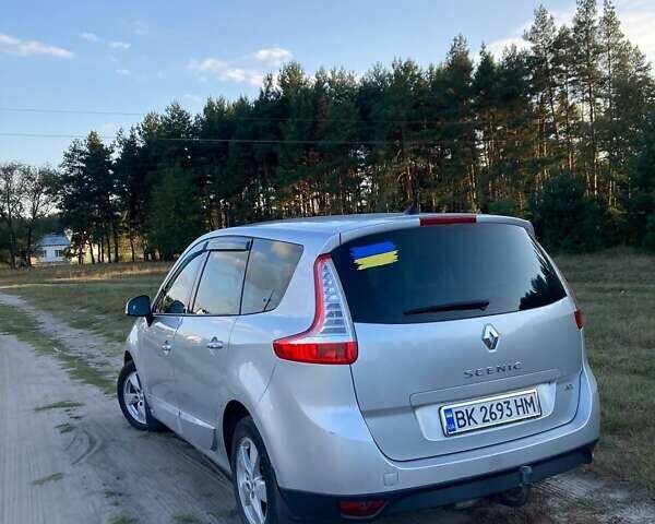 Серый Рено Гранд Сценик, объемом двигателя 1.5 л и пробегом 300 тыс. км за 7300 $, фото 4 на Automoto.ua