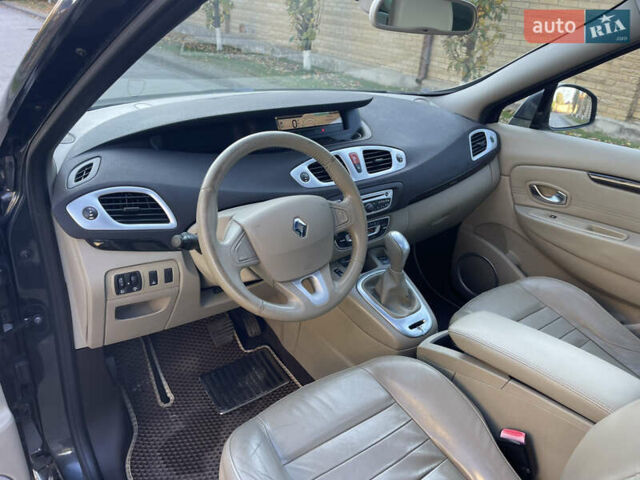 Серый Рено Гранд Сценик, объемом двигателя 1.5 л и пробегом 300 тыс. км за 5999 $, фото 60 на Automoto.ua