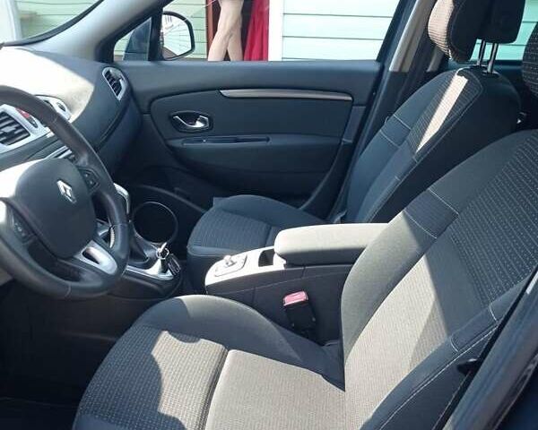 Серый Рено Гранд Сценик, объемом двигателя 2 л и пробегом 190 тыс. км за 8400 $, фото 13 на Automoto.ua