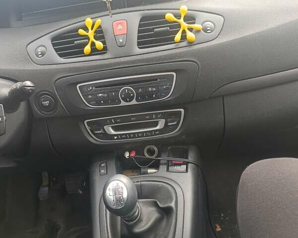 Серый Рено Гранд Сценик, объемом двигателя 1.9 л и пробегом 246 тыс. км за 6400 $, фото 14 на Automoto.ua