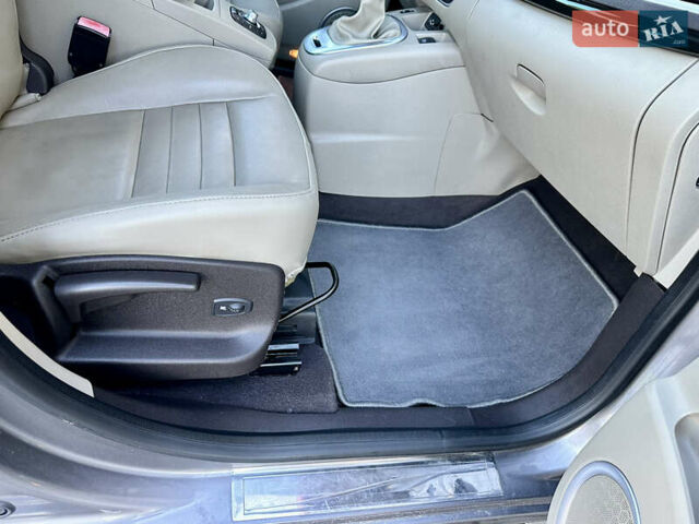 Серый Рено Гранд Сценик, объемом двигателя 2 л и пробегом 244 тыс. км за 7800 $, фото 21 на Automoto.ua