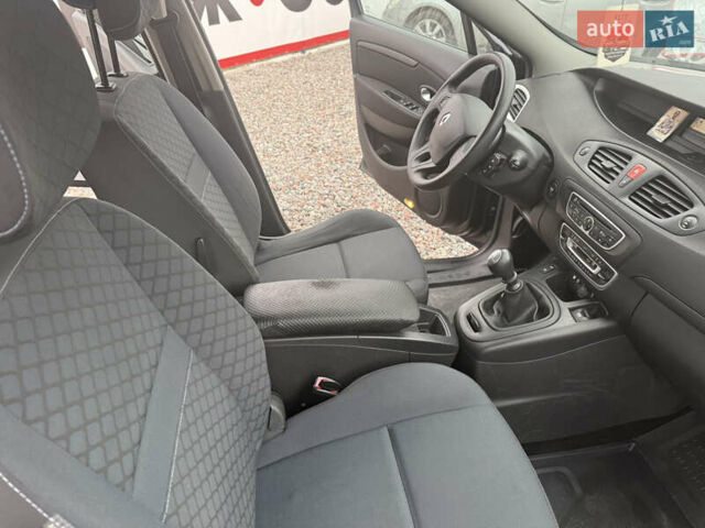 Серый Рено Гранд Сценик, объемом двигателя 1.46 л и пробегом 228 тыс. км за 6500 $, фото 15 на Automoto.ua