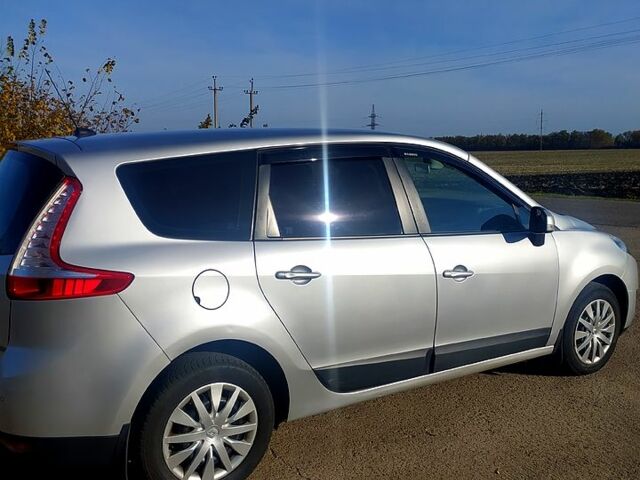 Сірий Рено Гранд Сценік, об'ємом двигуна 1.5 л та пробігом 216 тис. км за 7900 $, фото 2 на Automoto.ua