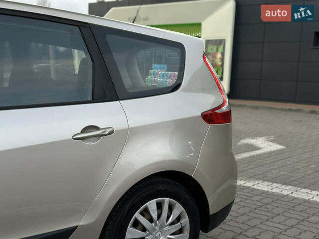 Серый Рено Гранд Сценик, объемом двигателя 1.5 л и пробегом 197 тыс. км за 6950 $, фото 24 на Automoto.ua