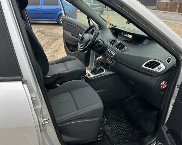 Сірий Рено Гранд Сценік, об'ємом двигуна 1.6 л та пробігом 340 тис. км за 6300 $, фото 10 на Automoto.ua