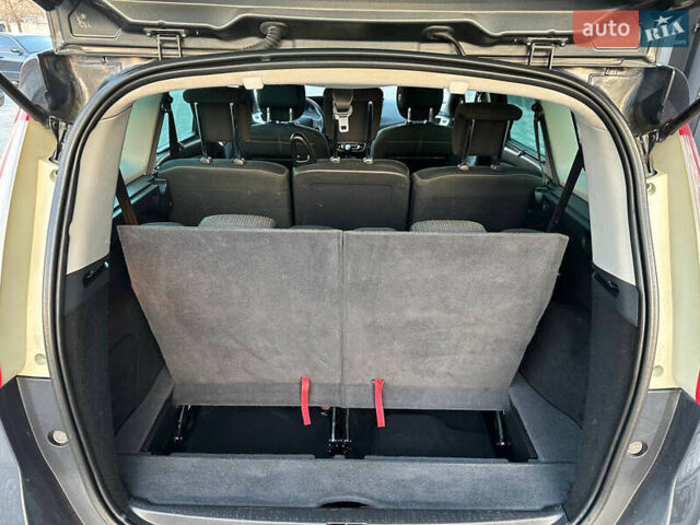 Серый Рено Гранд Сценик, объемом двигателя 1.4 л и пробегом 180 тыс. км за 5999 $, фото 37 на Automoto.ua