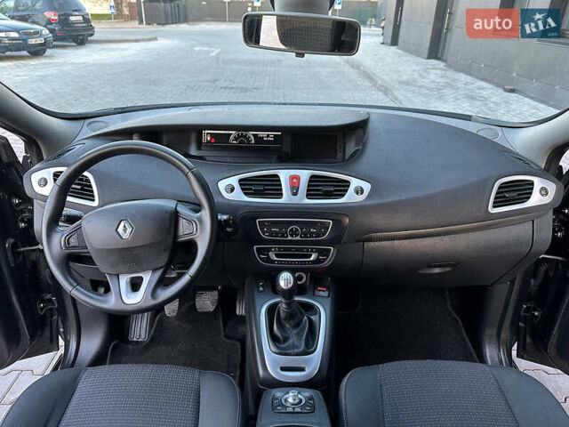 Серый Рено Гранд Сценик, объемом двигателя 1.4 л и пробегом 180 тыс. км за 5999 $, фото 17 на Automoto.ua