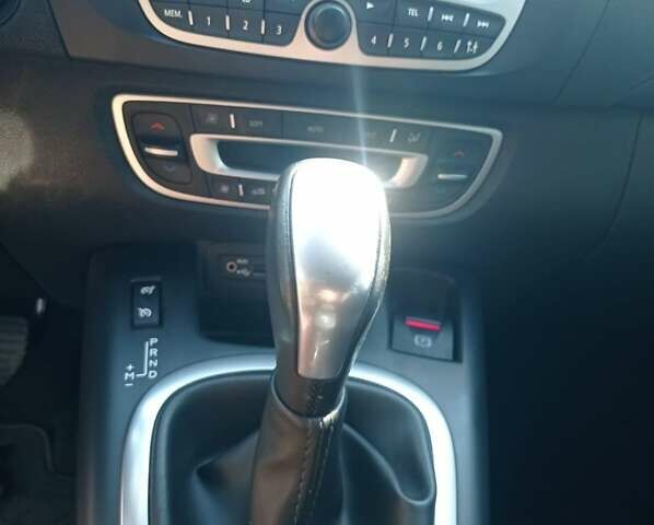 Серый Рено Гранд Сценик, объемом двигателя 2 л и пробегом 190 тыс. км за 8400 $, фото 9 на Automoto.ua