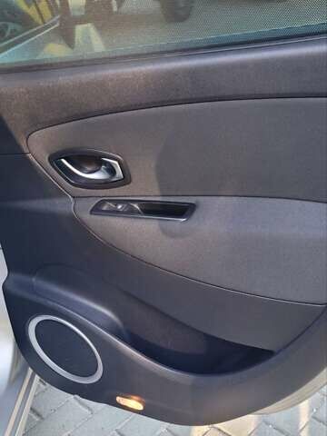 Серый Рено Гранд Сценик, объемом двигателя 2 л и пробегом 248 тыс. км за 8650 $, фото 21 на Automoto.ua