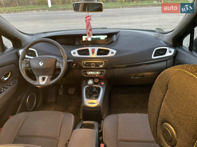 Серый Рено Гранд Сценик, объемом двигателя 1.46 л и пробегом 261 тыс. км за 6550 $, фото 23 на Automoto.ua