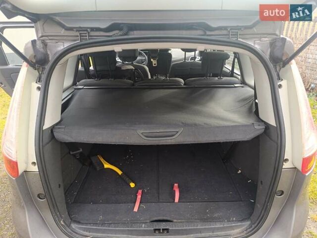 Серый Рено Гранд Сценик, объемом двигателя 1.9 л и пробегом 246 тыс. км за 6400 $, фото 10 на Automoto.ua