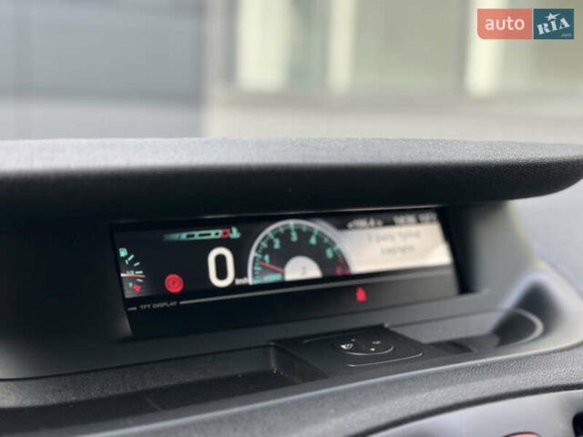 Серый Рено Гранд Сценик, объемом двигателя 1.5 л и пробегом 197 тыс. км за 6950 $, фото 44 на Automoto.ua