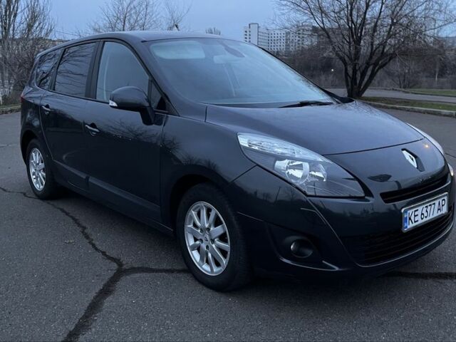 Серый Рено Гранд Сценик, объемом двигателя 1.5 л и пробегом 244 тыс. км за 7500 $, фото 1 на Automoto.ua