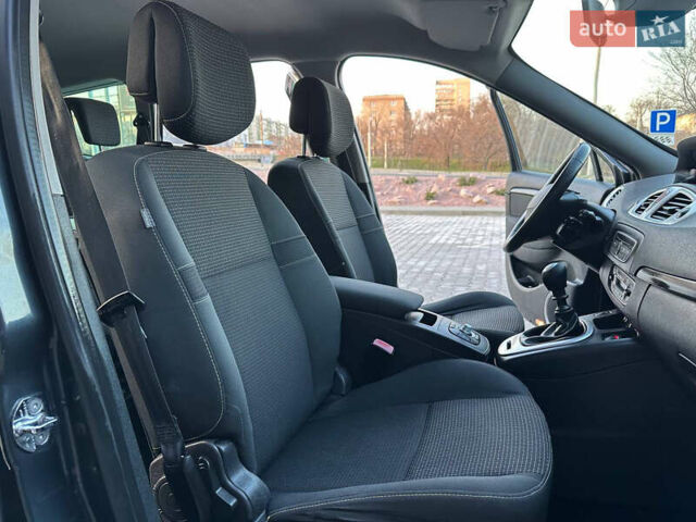 Серый Рено Гранд Сценик, объемом двигателя 1.4 л и пробегом 180 тыс. км за 5999 $, фото 22 на Automoto.ua