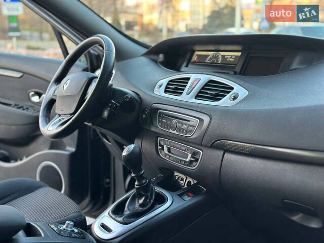 Серый Рено Гранд Сценик, объемом двигателя 1.4 л и пробегом 180 тыс. км за 5999 $, фото 21 на Automoto.ua