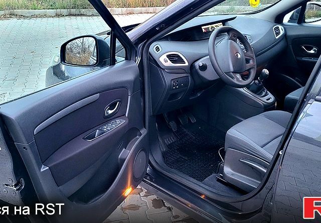 Серый Рено Гранд Сценик, объемом двигателя 1.6 л и пробегом 200 тыс. км за 7750 $, фото 10 на Automoto.ua