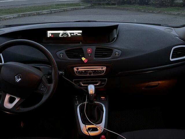 Серый Рено Гранд Сценик, объемом двигателя 1.5 л и пробегом 244 тыс. км за 7500 $, фото 6 на Automoto.ua