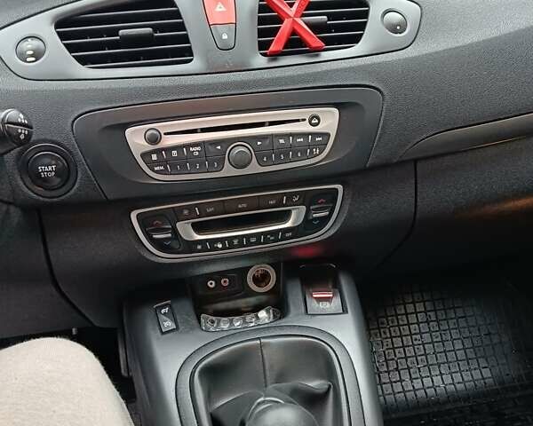 Сірий Рено Гранд Сценік, об'ємом двигуна 1.4 л та пробігом 180 тис. км за 7300 $, фото 16 на Automoto.ua