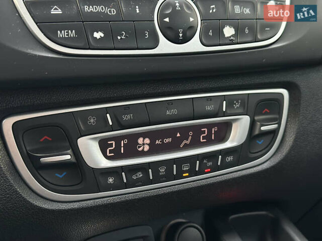 Серый Рено Гранд Сценик, объемом двигателя 1.5 л и пробегом 197 тыс. км за 6950 $, фото 46 на Automoto.ua