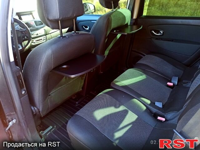 Серый Рено Гранд Сценик, объемом двигателя 1.4 л и пробегом 247 тыс. км за 6700 $, фото 9 на Automoto.ua