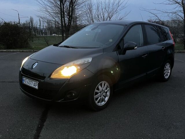 Серый Рено Гранд Сценик, объемом двигателя 1.5 л и пробегом 244 тыс. км за 7500 $, фото 4 на Automoto.ua