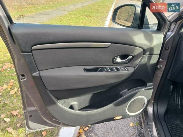 Серый Рено Гранд Сценик, объемом двигателя 1.5 л и пробегом 188 тыс. км за 8300 $, фото 18 на Automoto.ua
