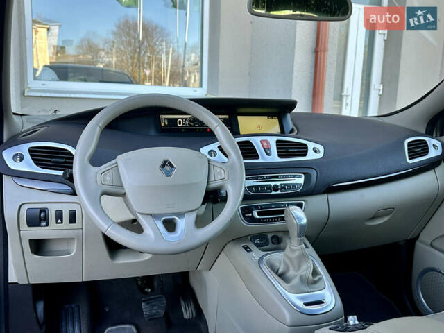 Серый Рено Гранд Сценик, объемом двигателя 2 л и пробегом 244 тыс. км за 7800 $, фото 16 на Automoto.ua