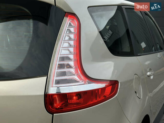 Серый Рено Гранд Сценик, объемом двигателя 1.5 л и пробегом 197 тыс. км за 6950 $, фото 37 на Automoto.ua
