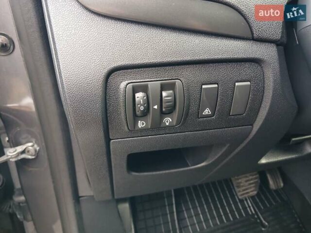 Серый Рено Гранд Сценик, объемом двигателя 1.5 л и пробегом 188 тыс. км за 8300 $, фото 19 на Automoto.ua