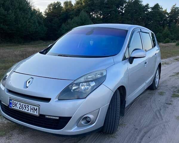 Серый Рено Гранд Сценик, объемом двигателя 1.5 л и пробегом 300 тыс. км за 7300 $, фото 1 на Automoto.ua