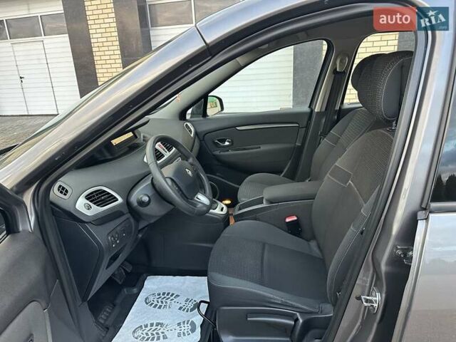 Рено Гранд Сценик 2010 в Луцке на Automoto.ua Серый Рено Гранд Сценик, объемом двигателя 2.02 л и пробегом 232 тыс. км за 7950 $, фото 12 на Automoto.ua