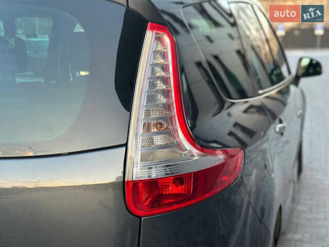 Серый Рено Гранд Сценик, объемом двигателя 1.4 л и пробегом 180 тыс. км за 5999 $, фото 41 на Automoto.ua