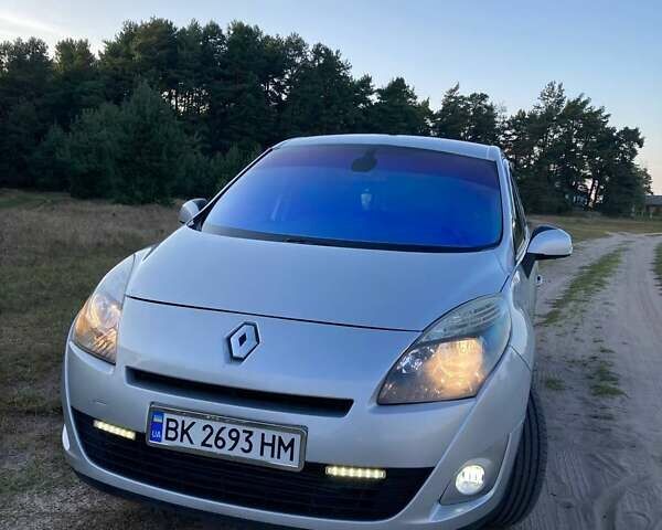 Серый Рено Гранд Сценик, объемом двигателя 1.5 л и пробегом 300 тыс. км за 7300 $, фото 17 на Automoto.ua