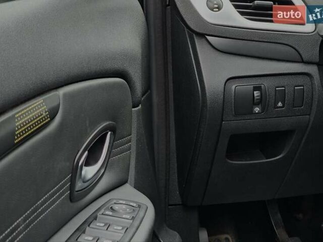 Серый Рено Гранд Сценик, объемом двигателя 2 л и пробегом 290 тыс. км за 6900 $, фото 17 на Automoto.ua