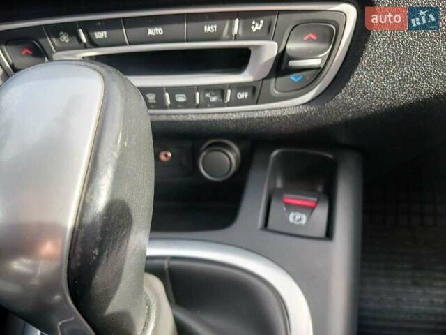 Серый Рено Гранд Сценик, объемом двигателя 1.5 л и пробегом 188 тыс. км за 8300 $, фото 34 на Automoto.ua