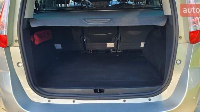 Серый Рено Гранд Сценик, объемом двигателя 2 л и пробегом 248 тыс. км за 8650 $, фото 23 на Automoto.ua