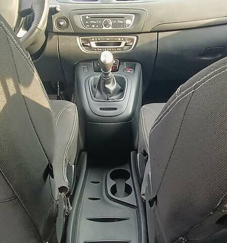 Серый Рено Гранд Сценик, объемом двигателя 1.46 л и пробегом 244 тыс. км за 7700 $, фото 2 на Automoto.ua