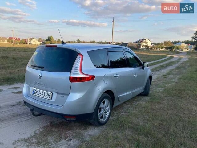Серый Рено Гранд Сценик, объемом двигателя 1.5 л и пробегом 300 тыс. км за 7300 $, фото 3 на Automoto.ua