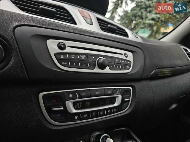 Серый Рено Гранд Сценик, объемом двигателя 2 л и пробегом 290 тыс. км за 6900 $, фото 1 на Automoto.ua