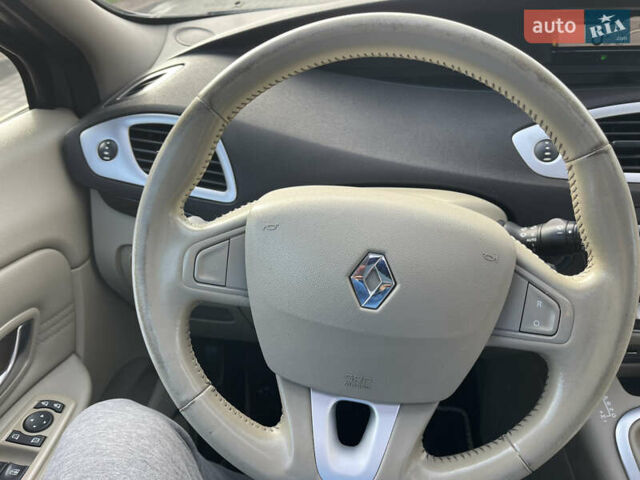 Серый Рено Гранд Сценик, объемом двигателя 1.5 л и пробегом 300 тыс. км за 5999 $, фото 82 на Automoto.ua