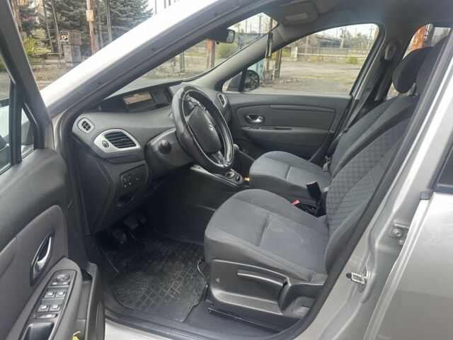 Серый Рено Гранд Сценик, объемом двигателя 1.5 л и пробегом 282 тыс. км за 7600 $, фото 13 на Automoto.ua