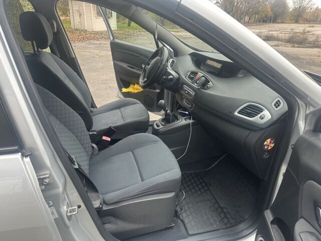 Серый Рено Гранд Сценик, объемом двигателя 1.5 л и пробегом 282 тыс. км за 7600 $, фото 9 на Automoto.ua