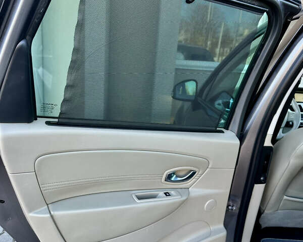 Серый Рено Гранд Сценик, объемом двигателя 2 л и пробегом 244 тыс. км за 7800 $, фото 67 на Automoto.ua