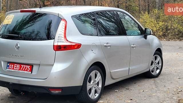 Серый Рено Гранд Сценик, объемом двигателя 2 л и пробегом 248 тыс. км за 8650 $, фото 5 на Automoto.ua
