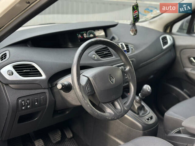 Серый Рено Гранд Сценик, объемом двигателя 1.5 л и пробегом 197 тыс. км за 6950 $, фото 43 на Automoto.ua