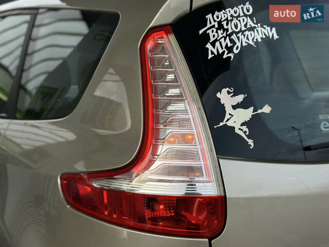 Серый Рено Гранд Сценик, объемом двигателя 1.5 л и пробегом 197 тыс. км за 6950 $, фото 32 на Automoto.ua