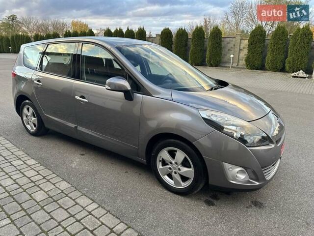 Рено Гранд Сценик 2010 в Луцке на Automoto.ua Серый Рено Гранд Сценик, объемом двигателя 2.02 л и пробегом 232 тыс. км за 7950 $, фото 2 на Automoto.ua