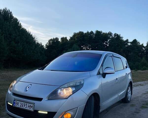 Серый Рено Гранд Сценик, объемом двигателя 1.5 л и пробегом 300 тыс. км за 7300 $, фото 23 на Automoto.ua